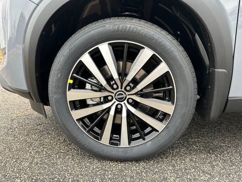 New 2025 Nissan Pathfinder Platinum image 11