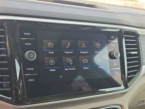 Used 2023 Volkswagen Atlas SE w/ Panoramic Sunroof Package FWD image 22