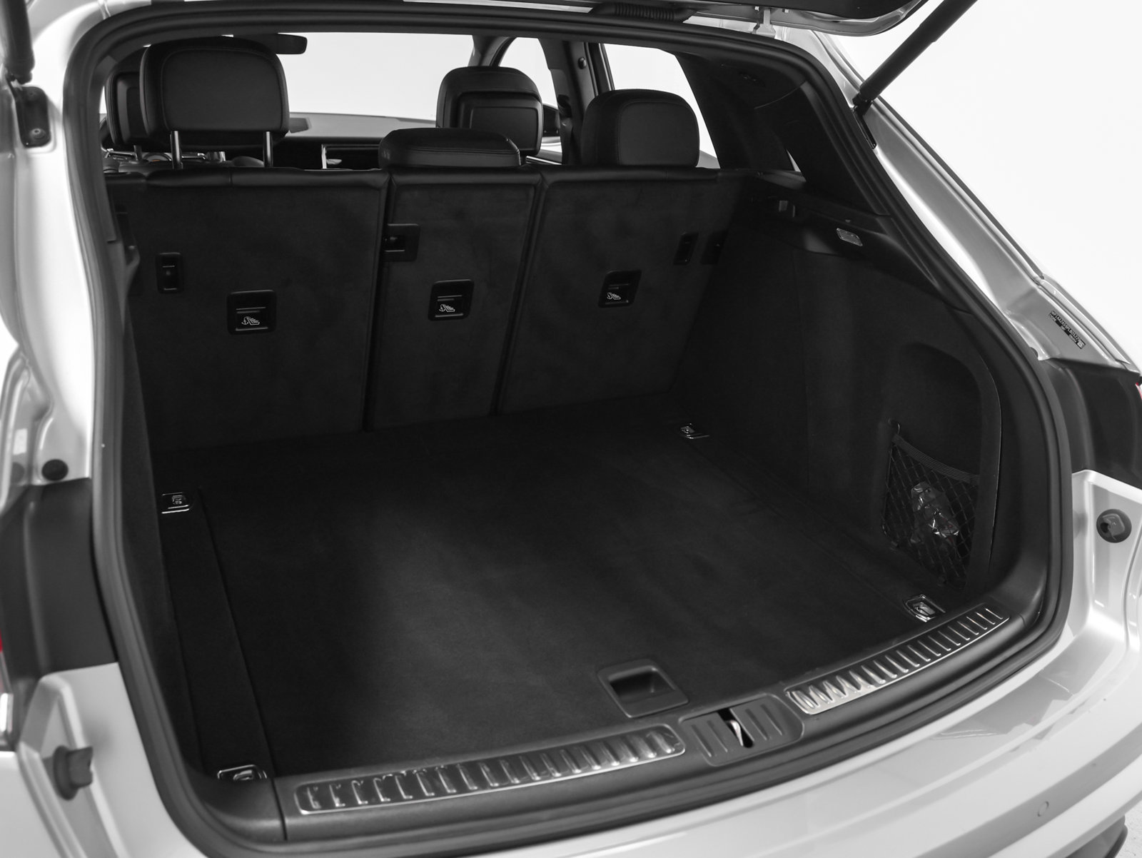 Certified 2023 Porsche Macan AWD/4WD image 16