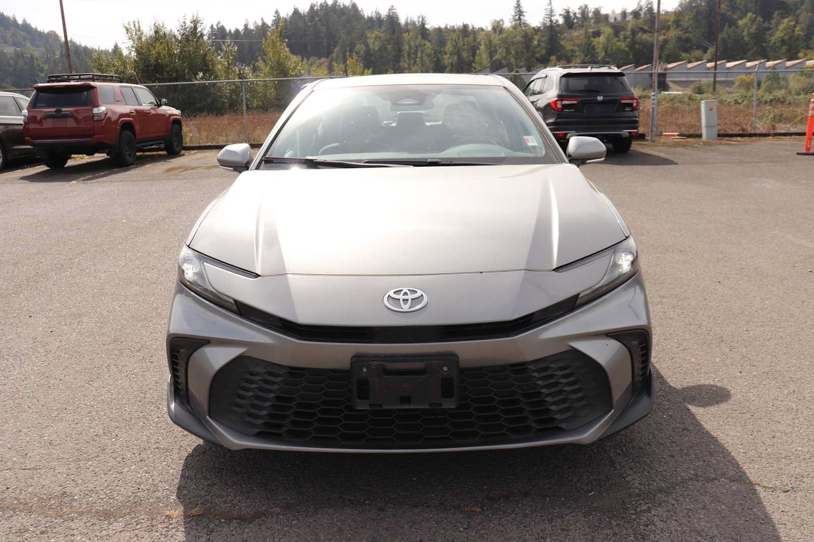 Used 2025 Toyota Camry SE FWD image 2