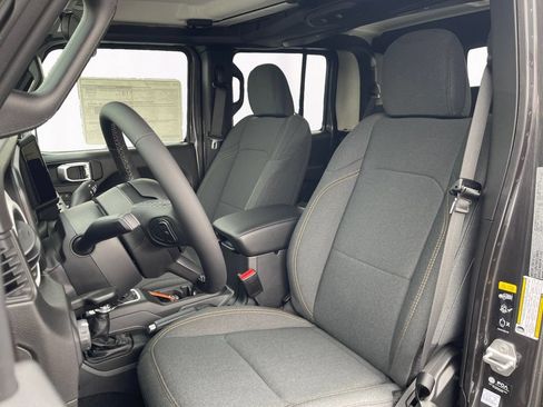 New 2026 Jeep Gladiator Sport AWD/4WD image 9