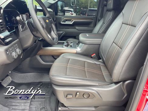 Used 2026 Chevrolet Silverado 2500 High Country w/ High Country Premium Package AWD/4WD image 10