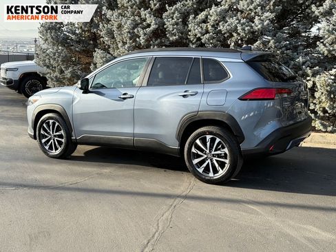 Used 2025 Toyota Corolla Cross XLE image 5