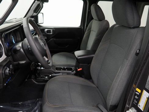 Used 2024 Jeep Wrangler Unlimited w/ Convenience Group image 17