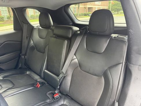 Used 2020 Jeep Cherokee Latitude Plus FWD image 21