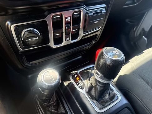Used 2019 Jeep Wrangler Unlimited Sport S AWD/4WD image 32