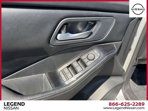 Used 2024 Nissan Rogue SV AWD/4WD image 13