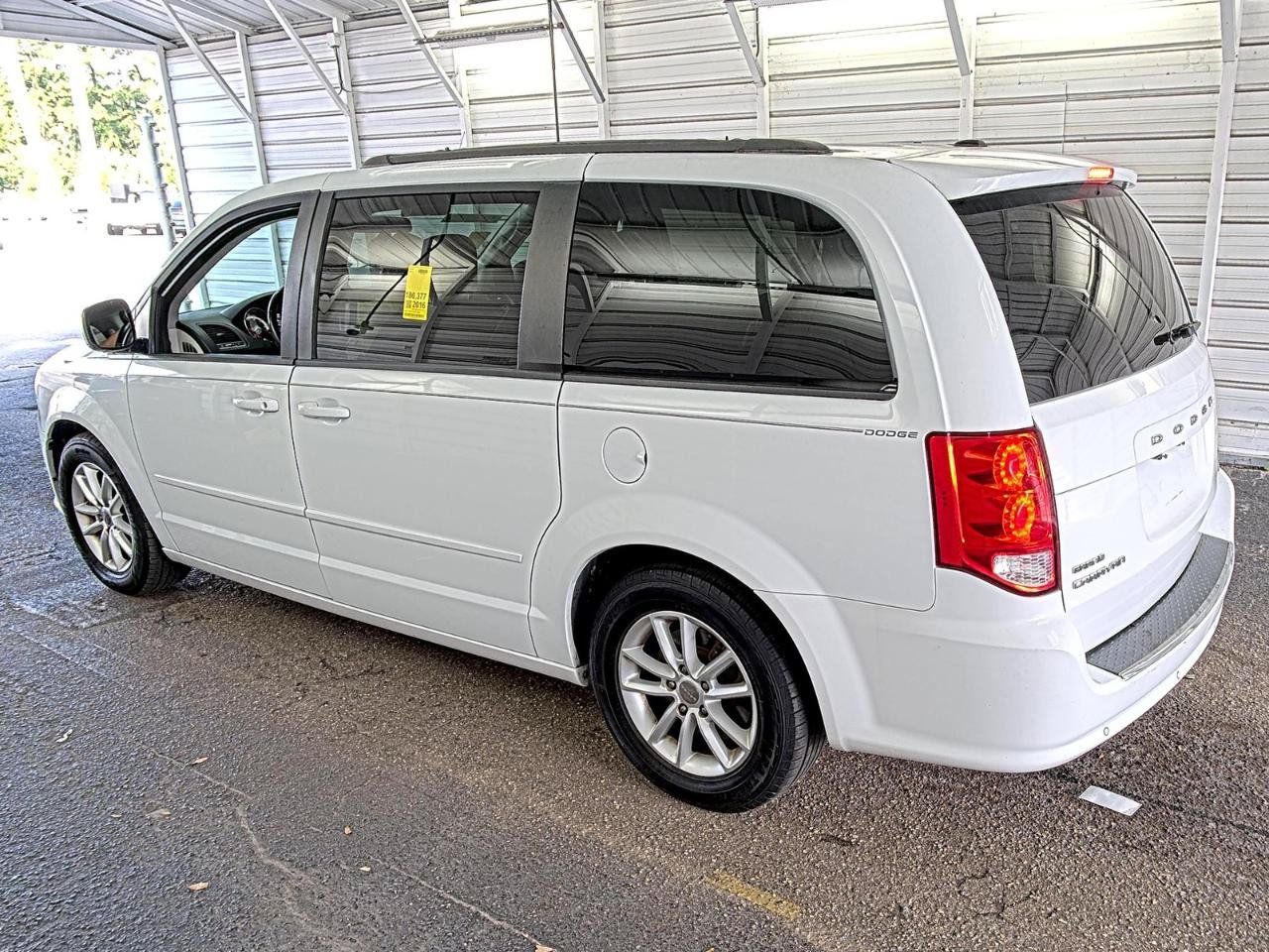 Used 2016 Dodge Grand Caravan SXT w/ Rear Park Assist Package FWD image 5