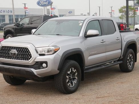 Used 2018 Toyota Tacoma TRD Off-Road w/ Technology Package AWD/4WD image 7