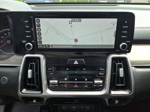 Used 2023 Kia Sorento EX w/ Panoramic Sunroof Package FWD image 13