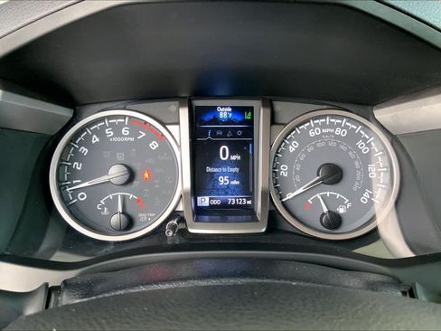Used 2022 Toyota Tacoma SR5 w/ Technology Package RWD image 26