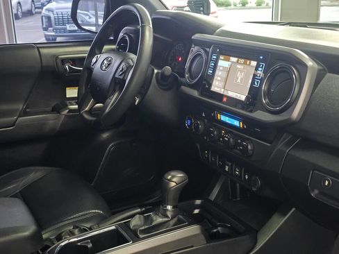 Used 2019 Toyota Tacoma TRD Off-Road image 47