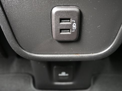 Used 2023 GMC Terrain SLT image 16