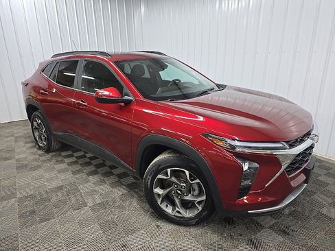 Used 2024 Chevrolet Trax LT w/ Sunroof Package image 7