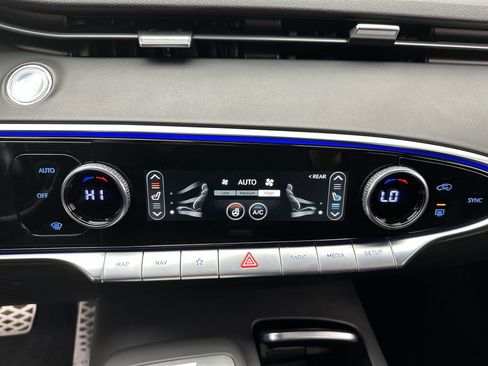 Certified 2024 Genesis GV70 3.5T Sport image 19