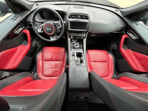 Used 2018 Jaguar F-PACE R-Sport image 17