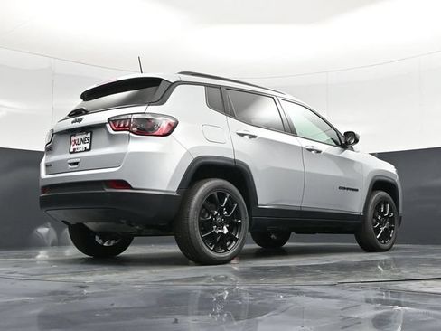 Used 2026 Jeep Compass Latitude AWD/4WD image 55
