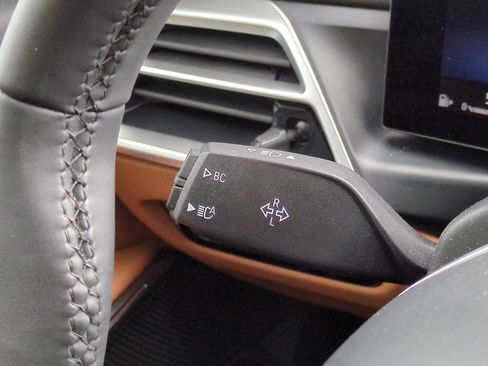 New 2025 BMW 330i xDrive Sedan w/ Premium Package image 28