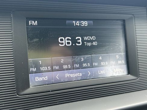 Used 2019 Hyundai Elantra SE image 11