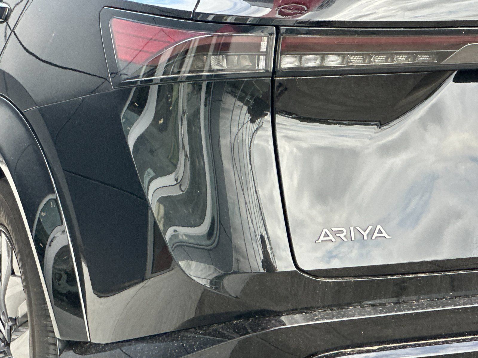 Used 2023 Nissan Ariya FWD image 25