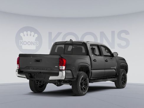 Used 2017 Toyota Tacoma TRD Sport w/ Tow Package AWD/4WD image 2