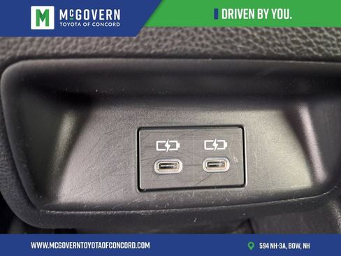 Used 2025 Toyota Corolla SE FWD image 16