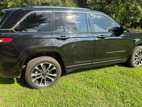 Used 2023 Jeep Grand Cherokee Overland w/ Luxury Tech Group IV AWD/4WD image 18