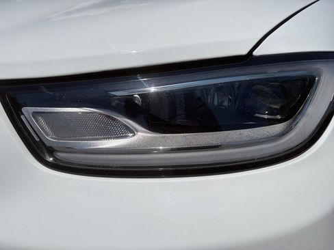 Used 2024 Chrysler Pacifica Touring-L FWD image 9