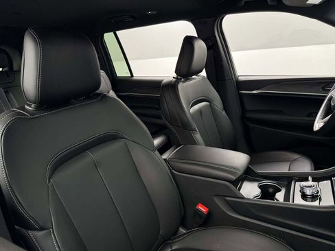 New 2025 Jeep Grand Cherokee L Limited image 18