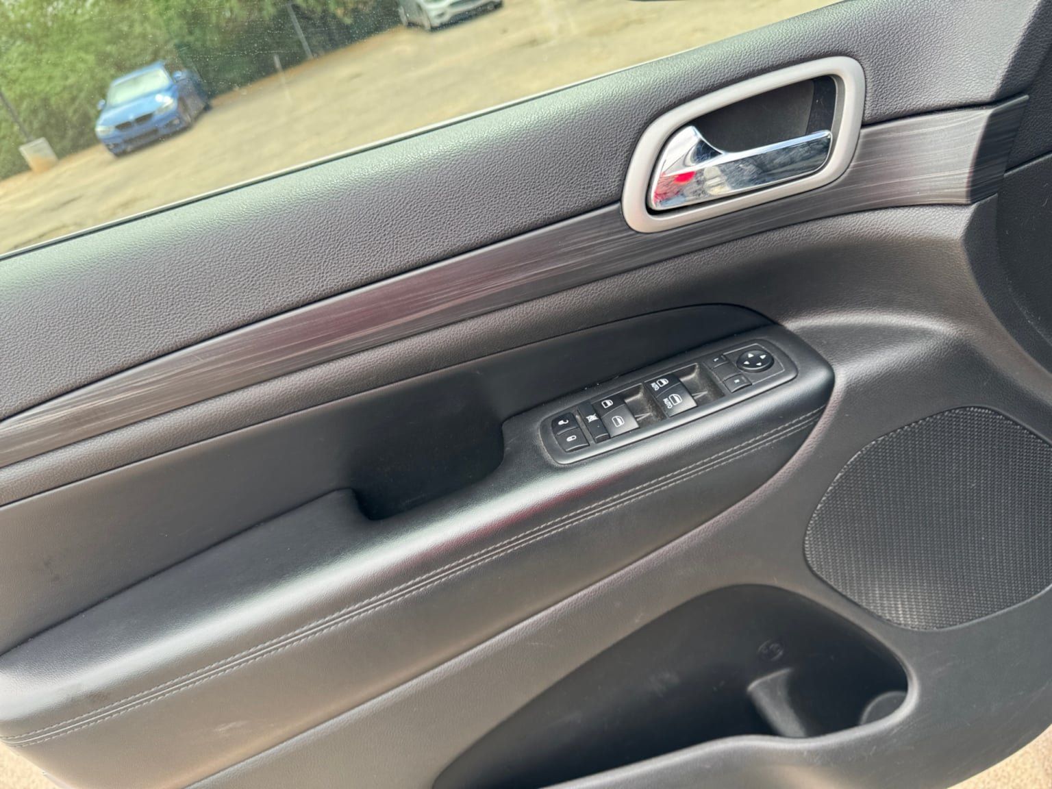 Used 2019 Jeep Grand Cherokee Laredo AWD/4WD image 11
