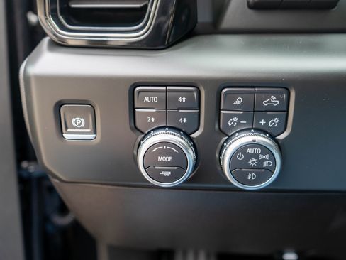 Used 2024 GMC Sierra 1500 AT4 w/ Technology Package image 27