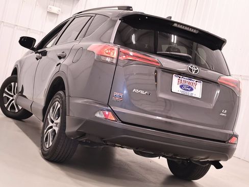 Used 2018 Toyota RAV4 LE w/ Carpet Mat Package AWD/4WD image 29
