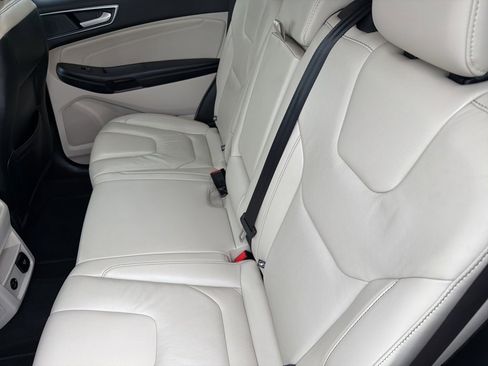 Used 2022 Ford Edge Titanium image 11