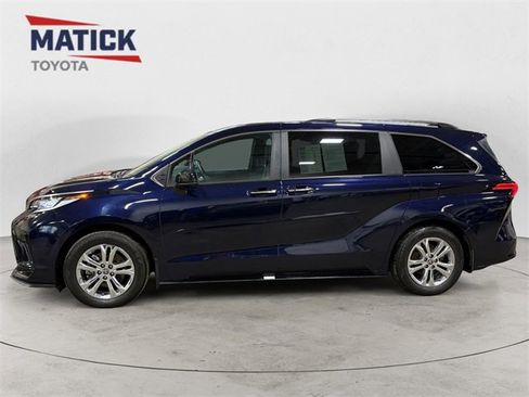 Used 2023 Toyota Sienna XSE image 4