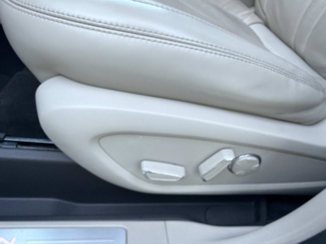 Used 2018 Lincoln MKC Reserve FWD image 12