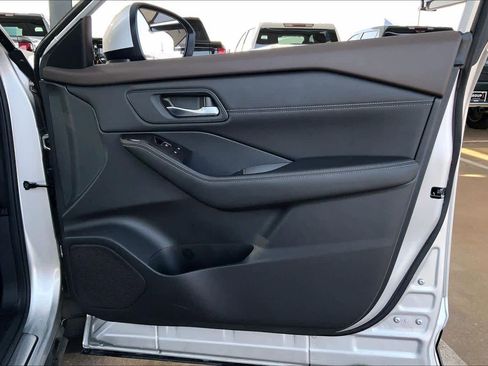 Certified 2023 Nissan Rogue SL w/ SL Premium Package image 24