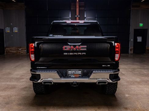 Used 2025 GMC Sierra 1500 SLE w/ X31 Off-Road Package image 8