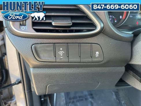 Used 2020 Hyundai Elantra GT image 18