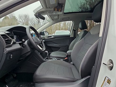 New 2026 Volkswagen Taos SE FWD image 12