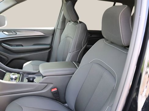 New 2026 Jeep Grand Cherokee Laredo X AWD/4WD image 12
