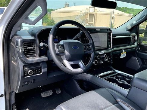 Used 2025 Ford F250 Lariat AWD/4WD image 4