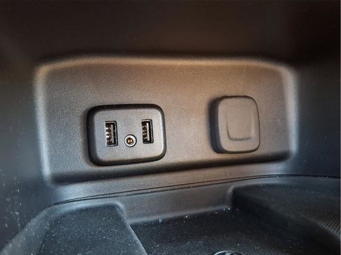 Used 2018 Chevrolet Equinox Premier image 17