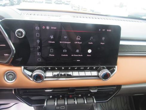 Used 2025 GMC Canyon AT4 w/ Technology Plus Package AWD/4WD image 17