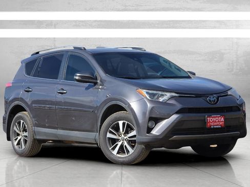 Used 2018 Toyota RAV4 XLE AWD/4WD image 2