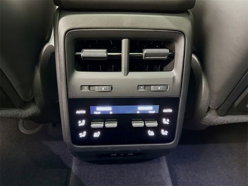 Used 2025 Porsche Macan Electric image 26