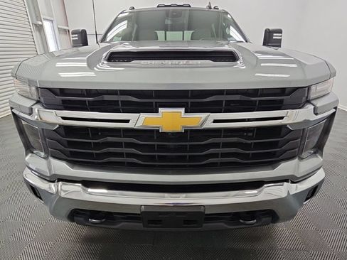 Used 2024 Chevrolet Silverado 2500 LT w/ Texas Edition AWD/4WD image 4