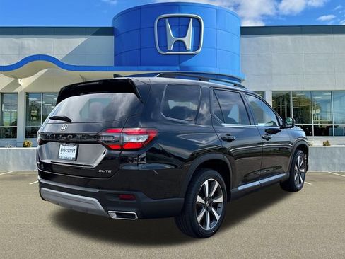 Used 2023 Honda Pilot Elite image 2