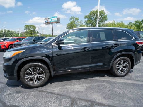 Used 2016 Toyota Highlander XLE AWD/4WD image 3