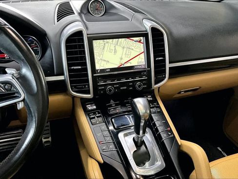 Used 2016 Porsche Cayenne S AWD/4WD image 9