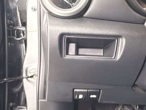 Used 2025 Nissan Versa SR image 30